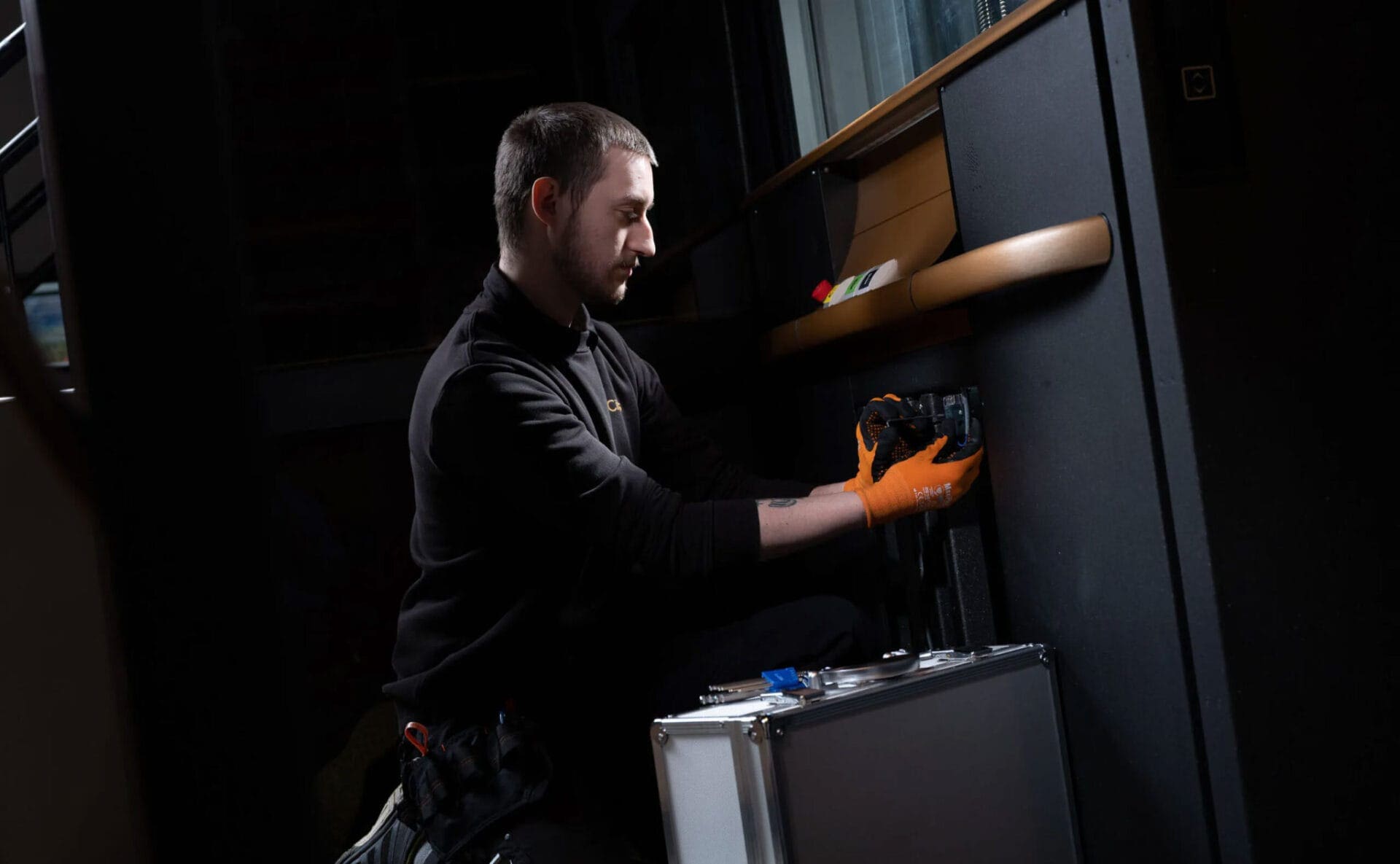lift maintenance costs 02 Cibes Lift ประเทศไทยมีทีมช่างผู้เชี่ยวชาญของบริษัท เพื่อทั้งติดตั้งและบำรุงรักษาสำหรับลูกค้าของเรา