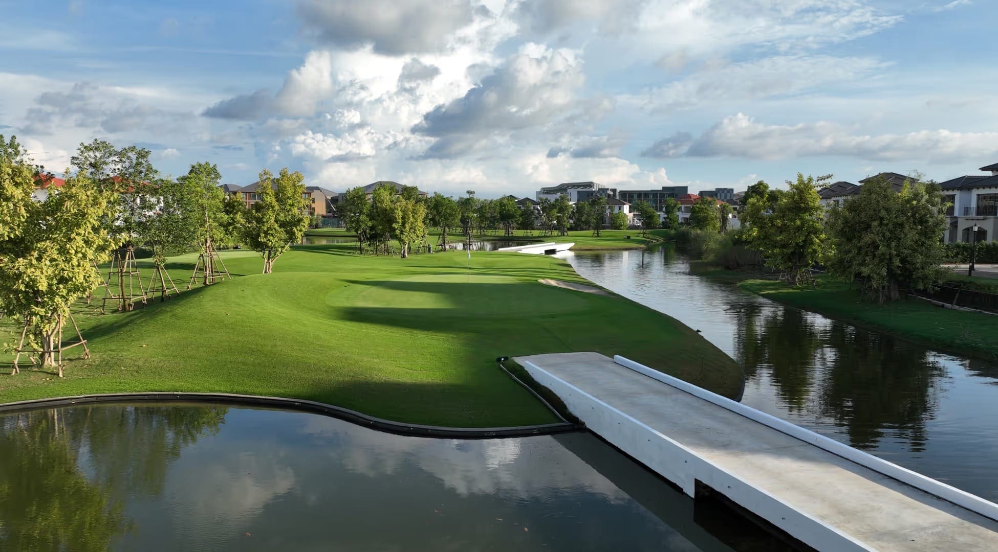 SERENO - ตัวอย่าง Gated Community แบบ Golf Course & Lifestyle Gated Community